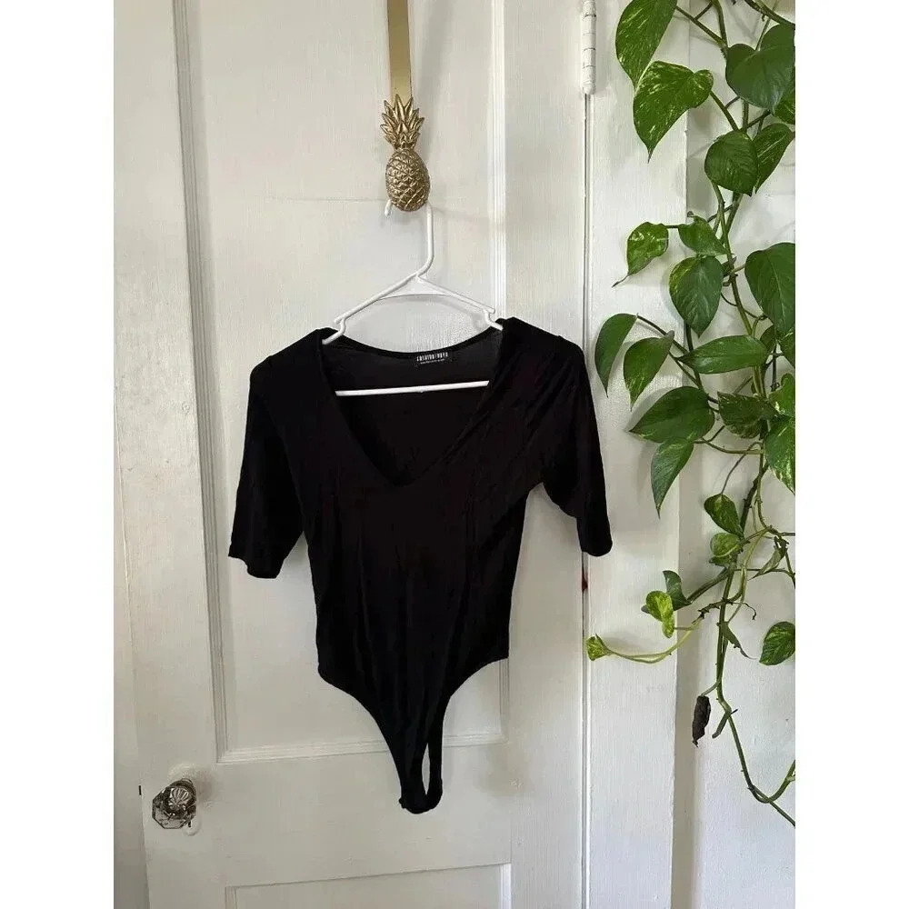 Fashion Nova Women’s size small bodysuit